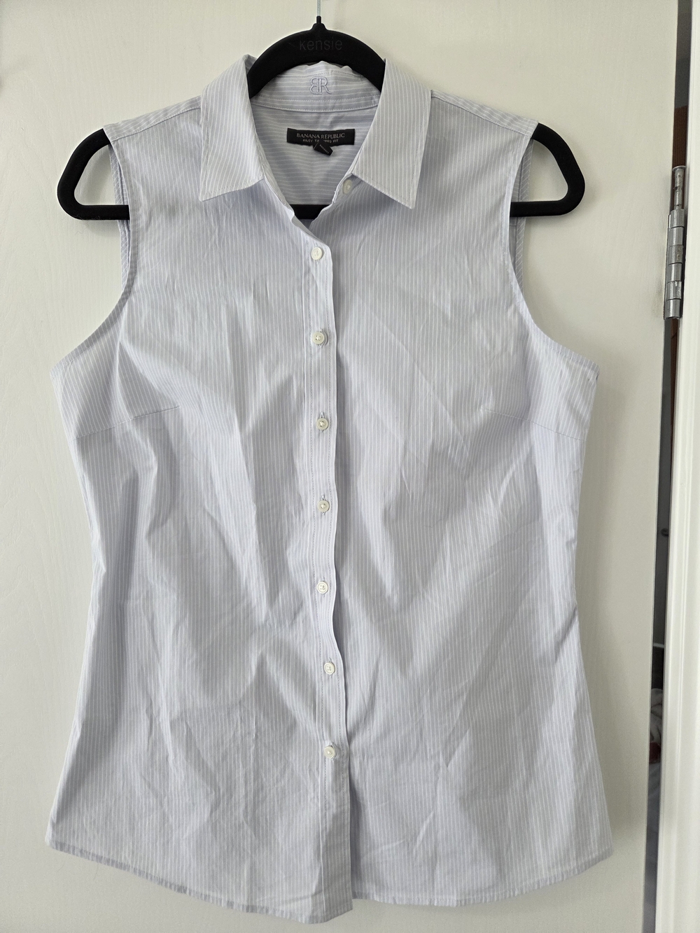 1022 Banana Republic Light Blue Pinstripe Sleeveless Button-Down Shirt